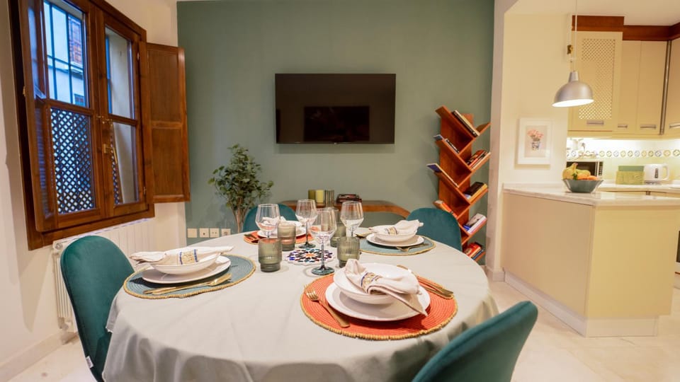 TV and multimedia, Living room, Food and drinks