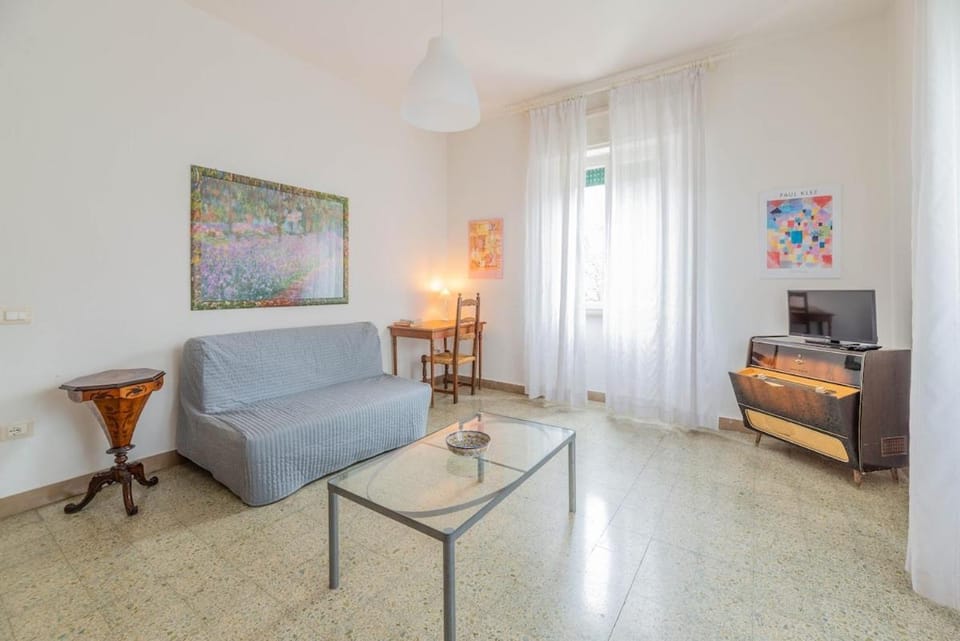 Windrose Sunny Corner Apartment in Pisa