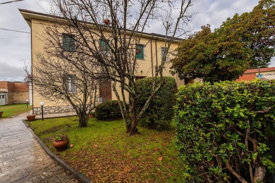 Windrose Sunny Corner Apartment in Pisa