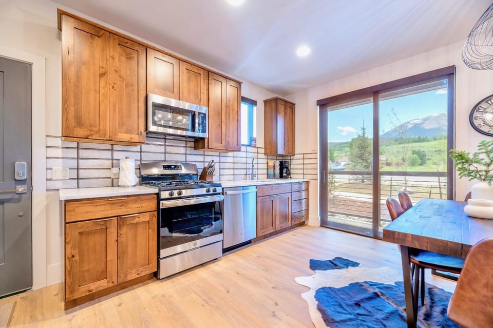 Upstay Lake Dillon Basecamp & Mountain Trails House in Silverthorne