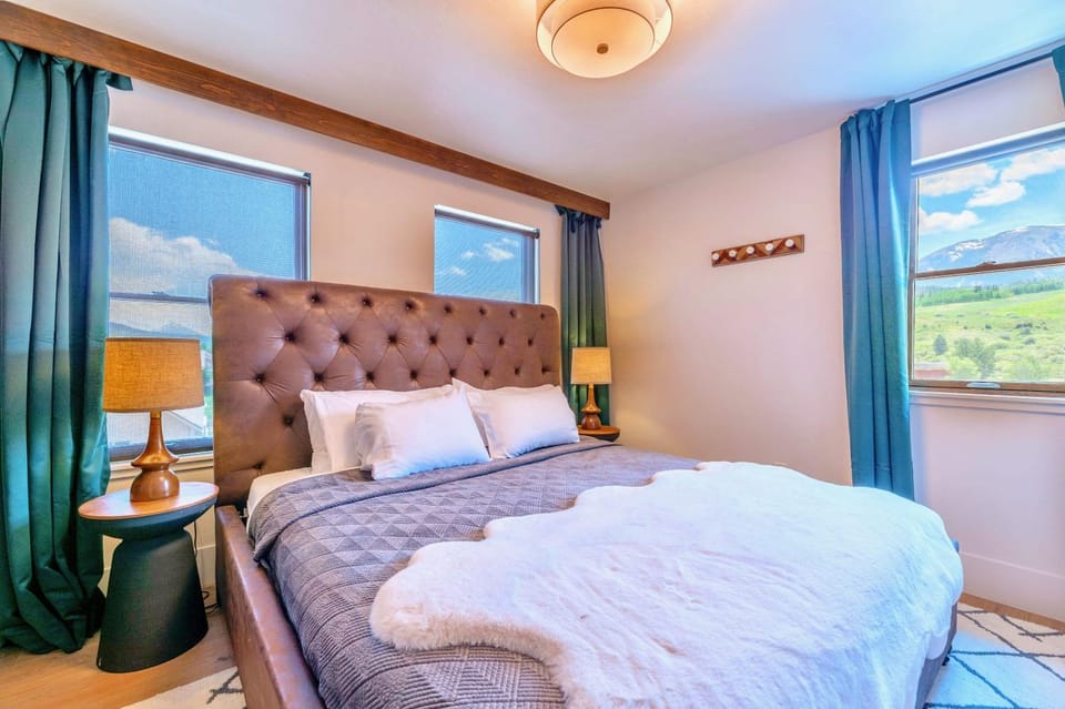 Upstay Lake Dillon Basecamp & Mountain Trails House in Silverthorne