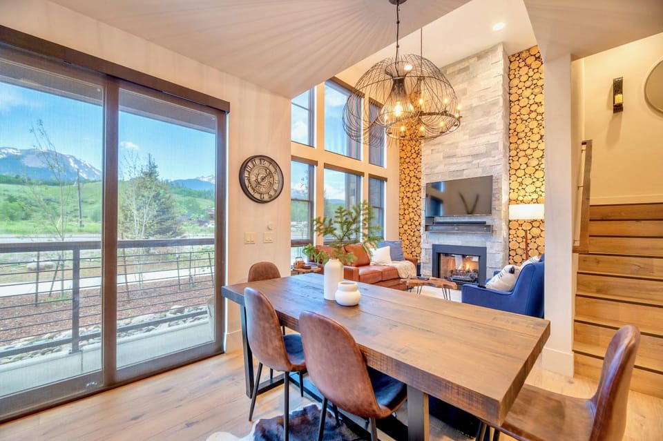 Upstay Lake Dillon Basecamp & Mountain Trails House in Silverthorne