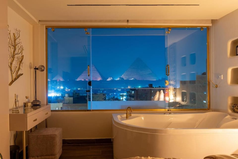 Golda Pyramids Bay Panoramic Pyramids View Jacuzzi Apartment in Egypt