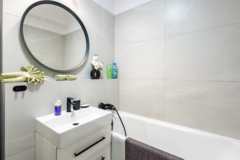 ADM Central Modern Place - Coffee, Wifi, AC, TV Apartment in Bratislava