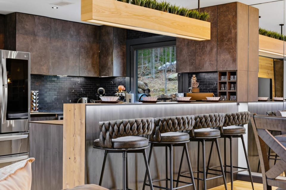 Kitchen or kitchenette, Seating area, Dining area