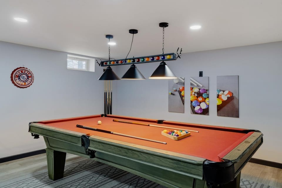 Billiard, Game Room