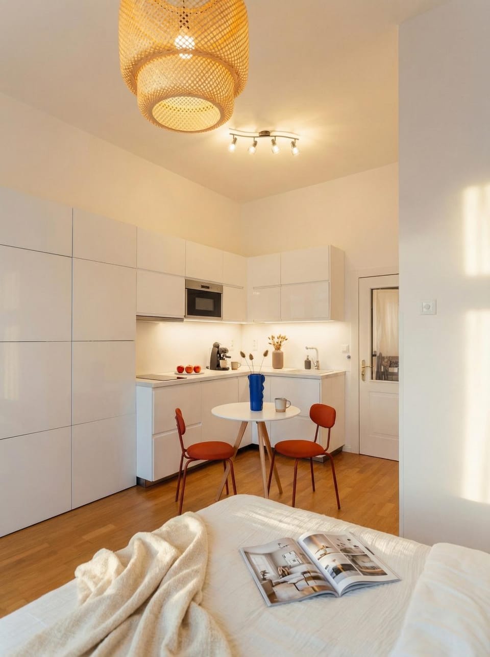 Kitchen or kitchenette, Dining area, stove