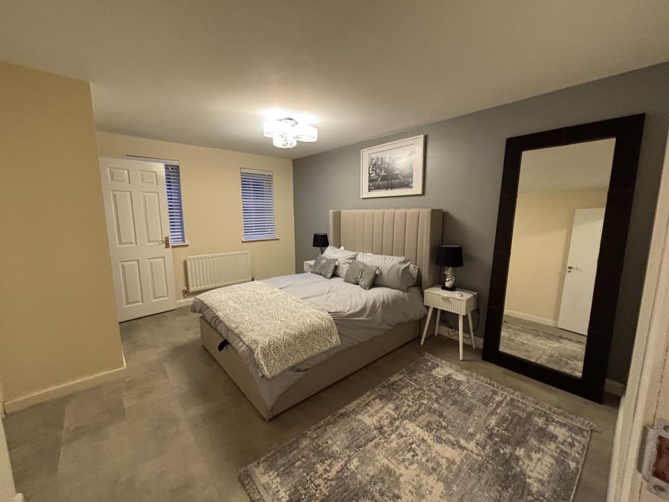 Bed, Photo of the whole room, Bedroom, wardrobe
