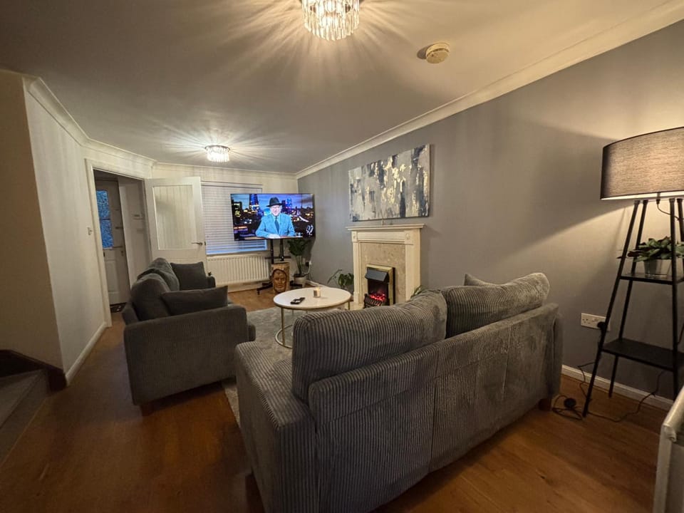 Communal lounge/ TV room, TV and multimedia, Living room, Seating area