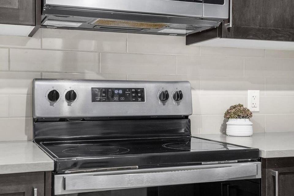 Herron Rise Luxury 1 Bedroom Basement Suite Apartment in Calgary