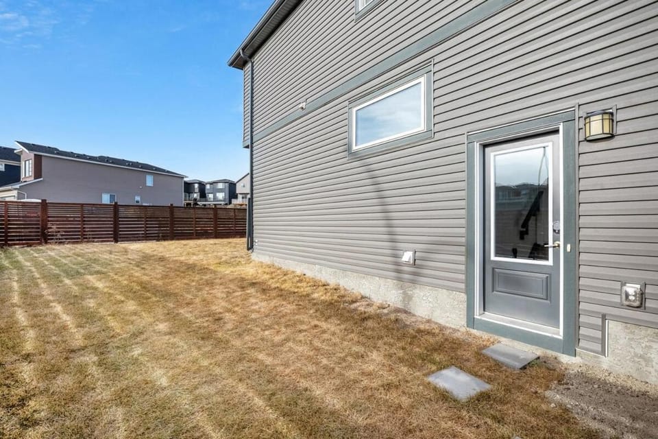 Herron Rise Luxury 1 Bedroom Basement Suite Apartment in Calgary