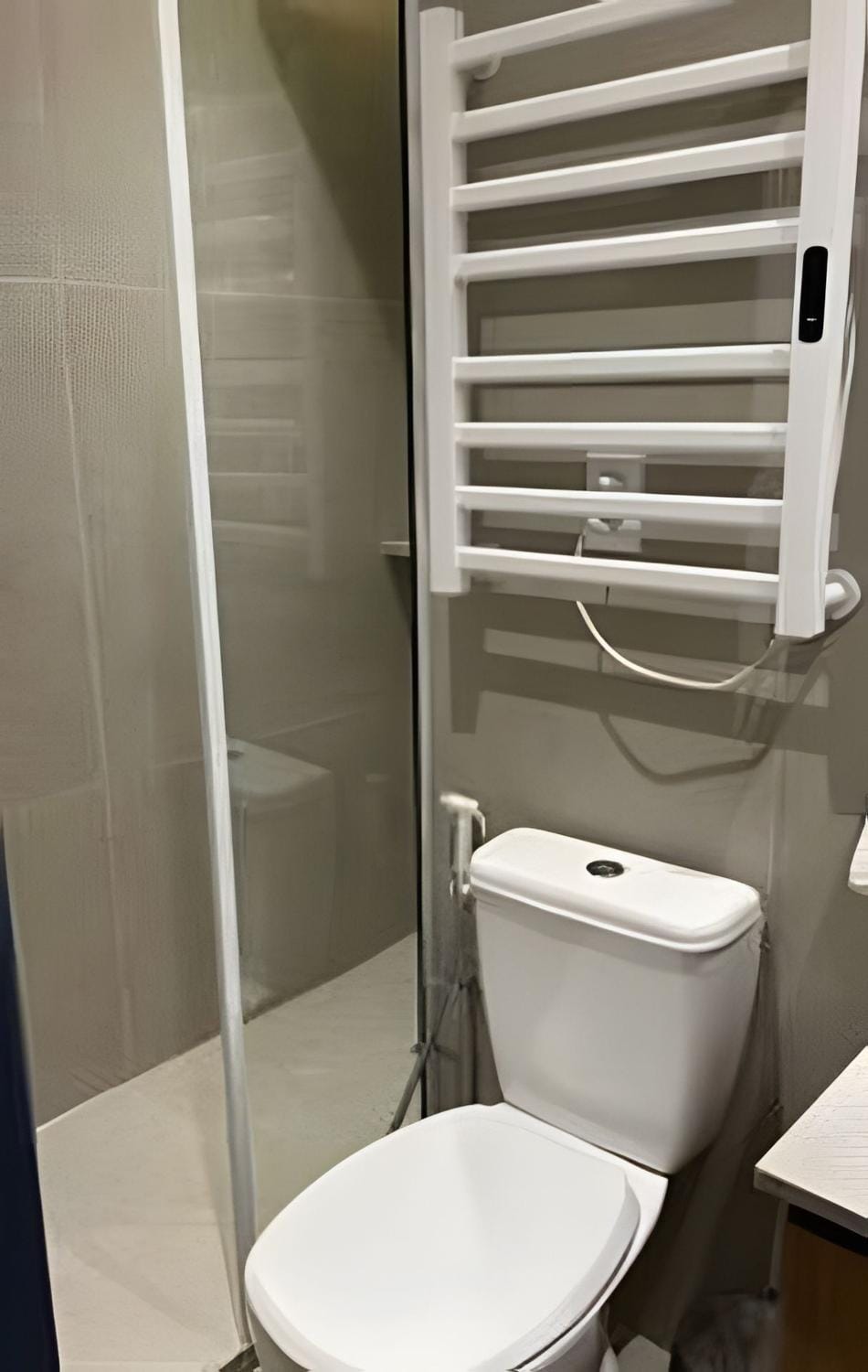 Shower, Toilet