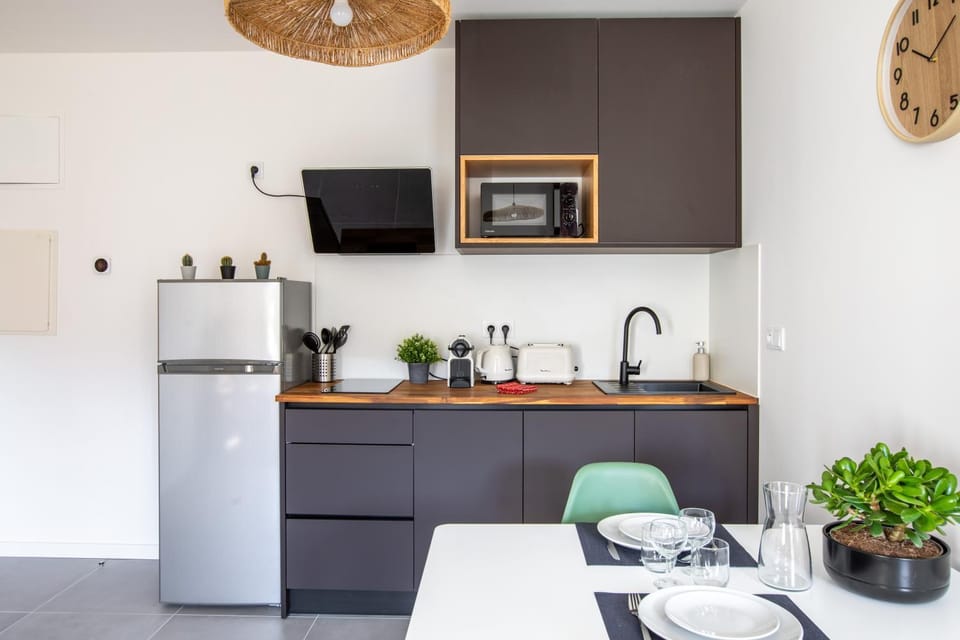 Coffee/tea facilities, Kitchen or kitchenette, oven, pet friendly, stove, toaster