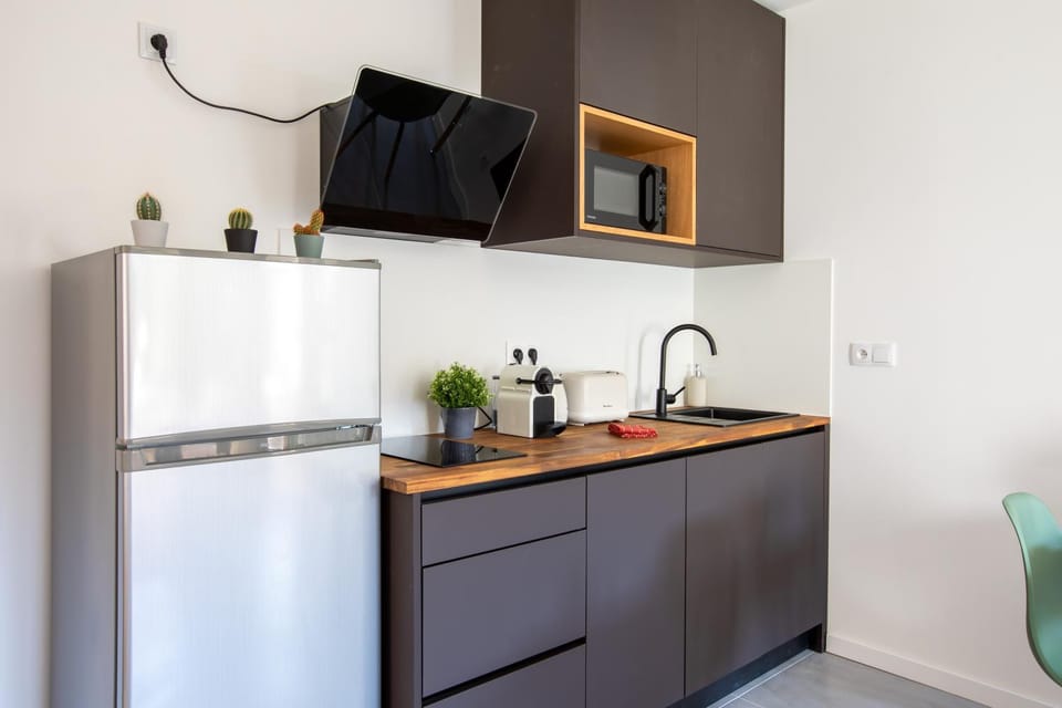 Coffee/tea facilities, Kitchen or kitchenette, oven, pet friendly, stove, toaster