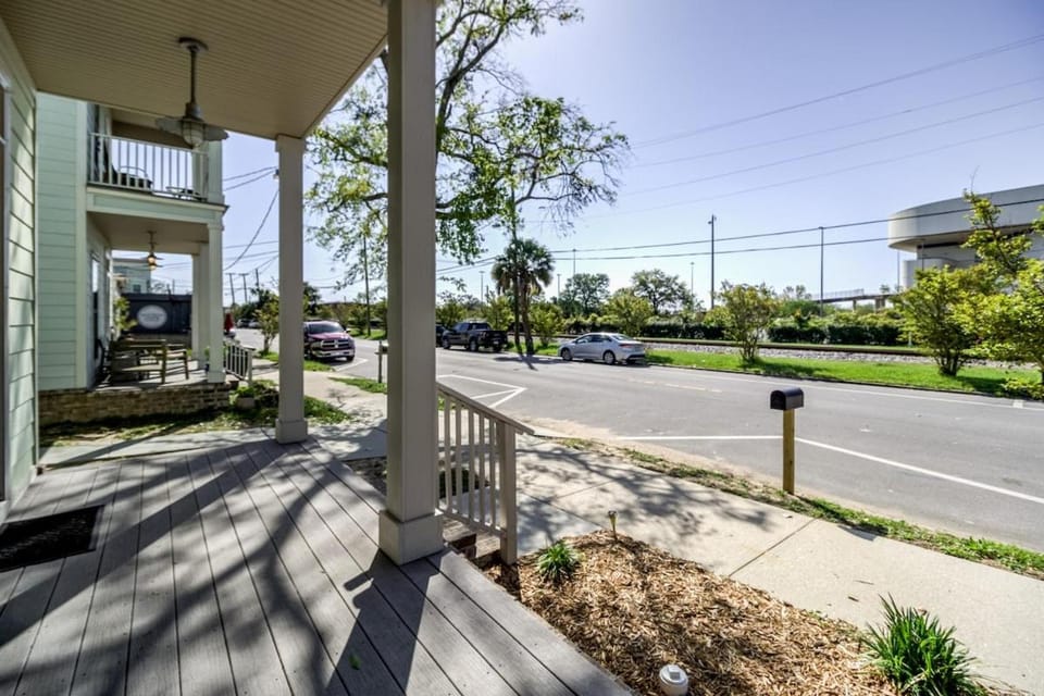 Property building, Street view