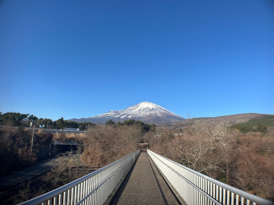 Nearby landmark, Day, Neighbourhood, Natural landscape, Mountain view