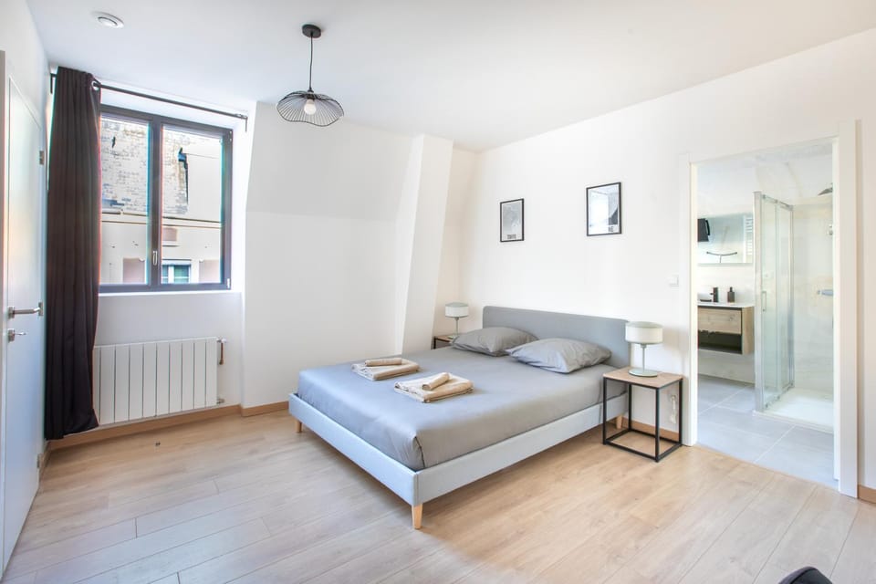 Bed, Bathroom, Photo of the whole room, Bedroom, internet, towels