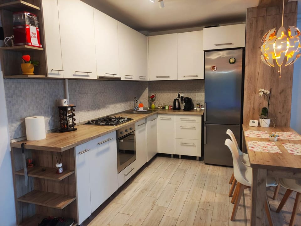 Dining area, kitchen