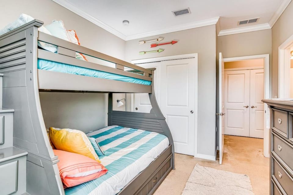 Bedroom, bunk bed