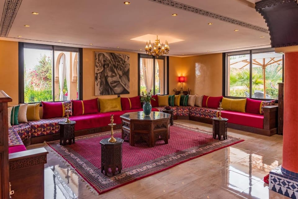 Living room, Seating area