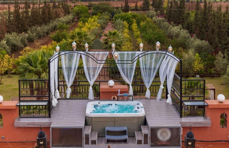 Patio, Hot Tub, Swimming pool