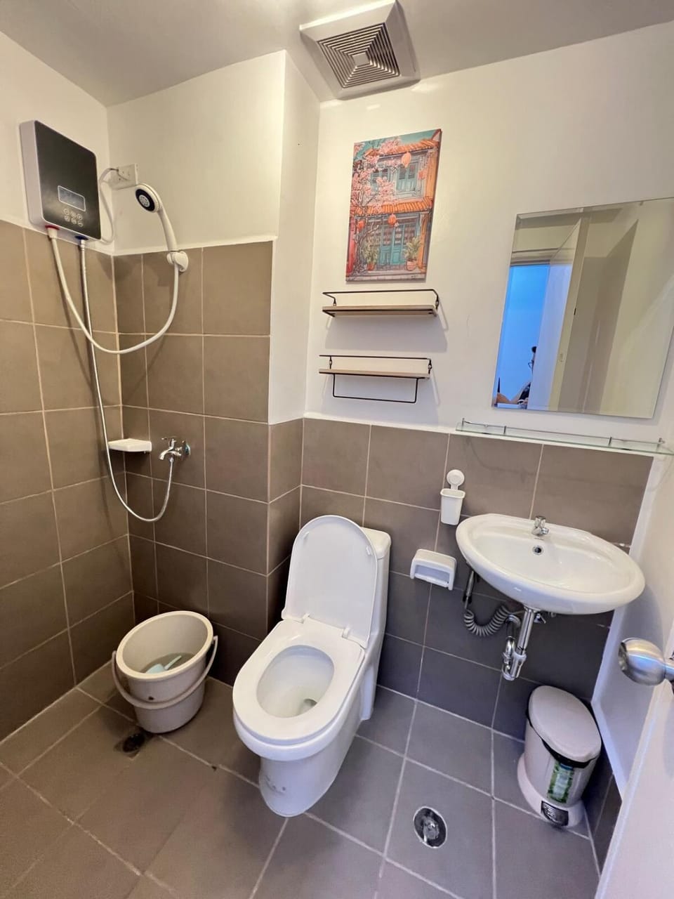 Shower, Toilet