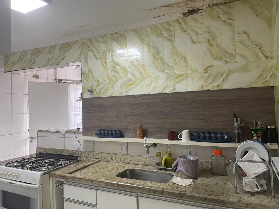 Apartamento Guarujá Enseada, 450m da praia 3 quartos, 2 banheiros, amplo Apartment in State of São Paulo