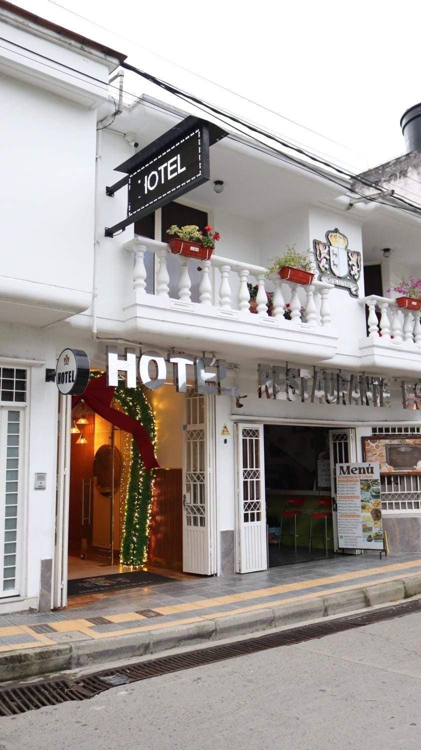 Restaurant/places to eat, Facade/entrance