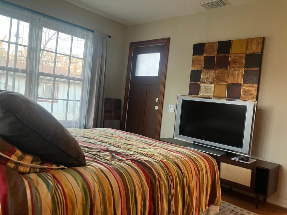 Welcoming 2-bedroom house near historic downtown Seguin House in Seguin