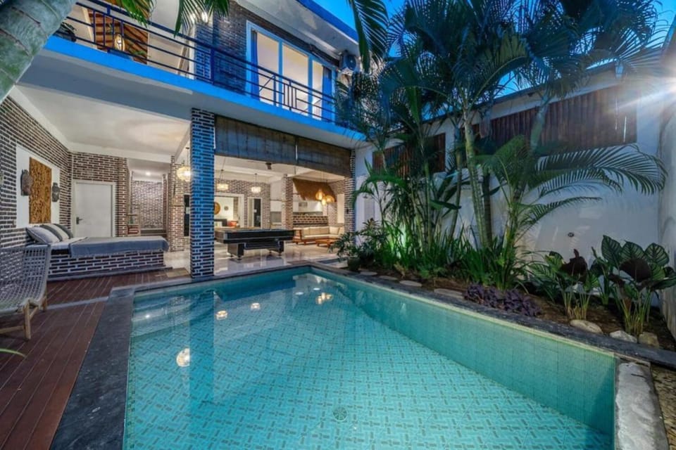 Property building, Swimming pool