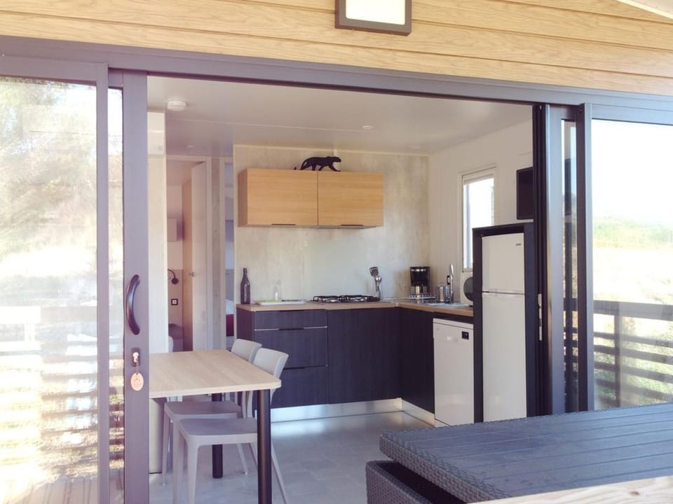 Charmant Mobil Home - Terrasse à Grimaud - API-1-52-1697 Campground/ 
RV Resort in Cogolin