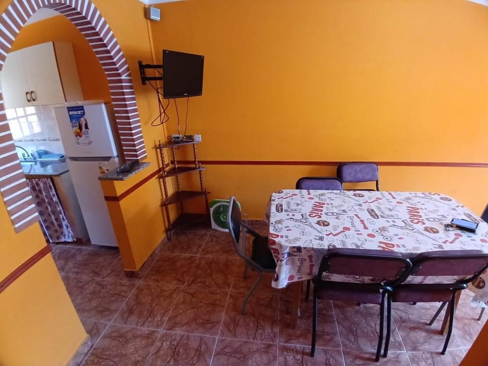 CASA FAMILIAR PARRILLA y Estacionam House in San Bernardo del Tuyú