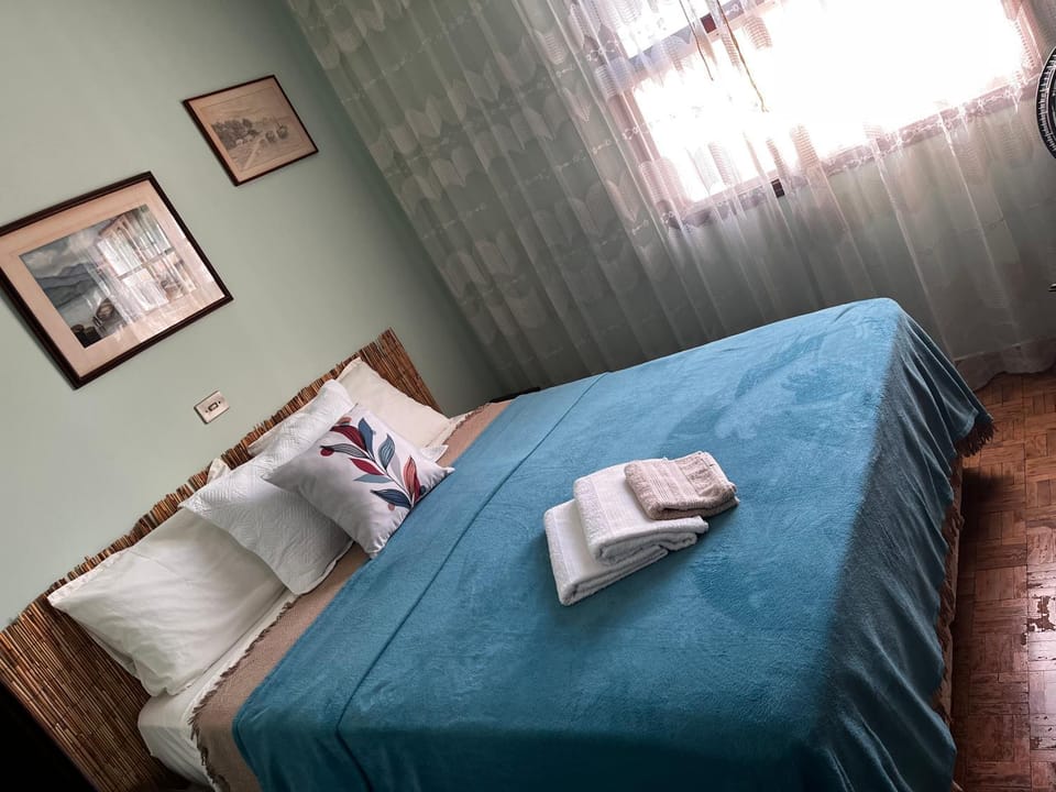 Photo of the whole room, Bedroom, towels