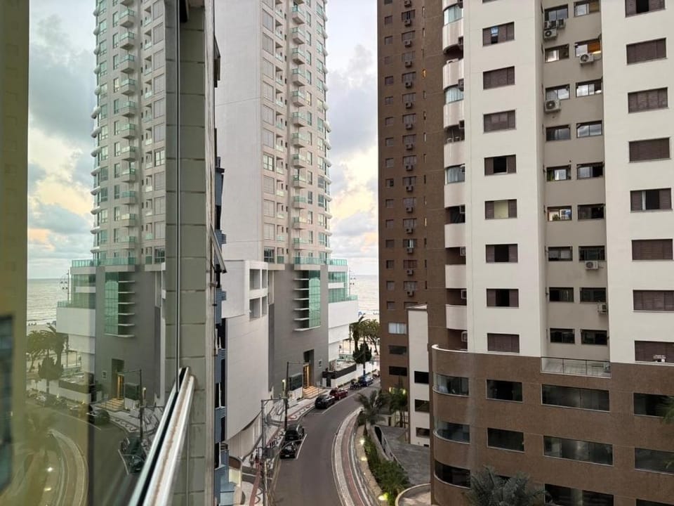 Quadra-Mar c/ 3 Quartos e Garagem | 2 min da Praia Apartment in Camboriú