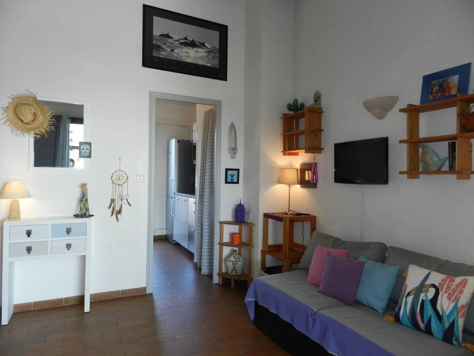 2 pièces avec terrasse et parking au Lavandou - FR-1-251-926 Apartment in Le Lavandou