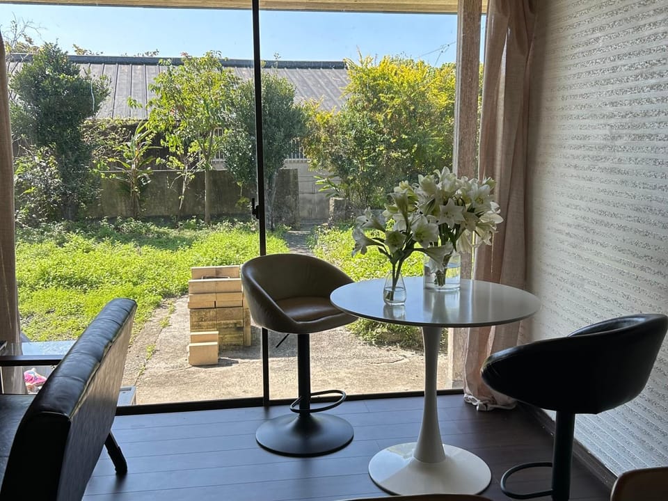 Communal lounge/ TV room, Garden