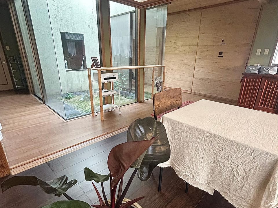 Communal lounge/ TV room, Dining area