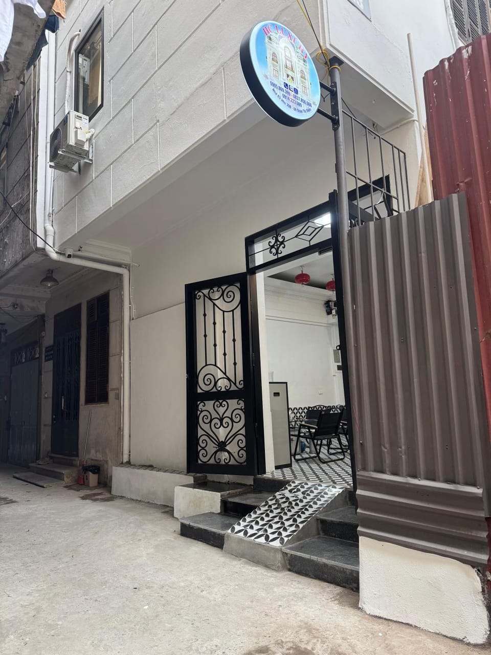 Facade/entrance, Day