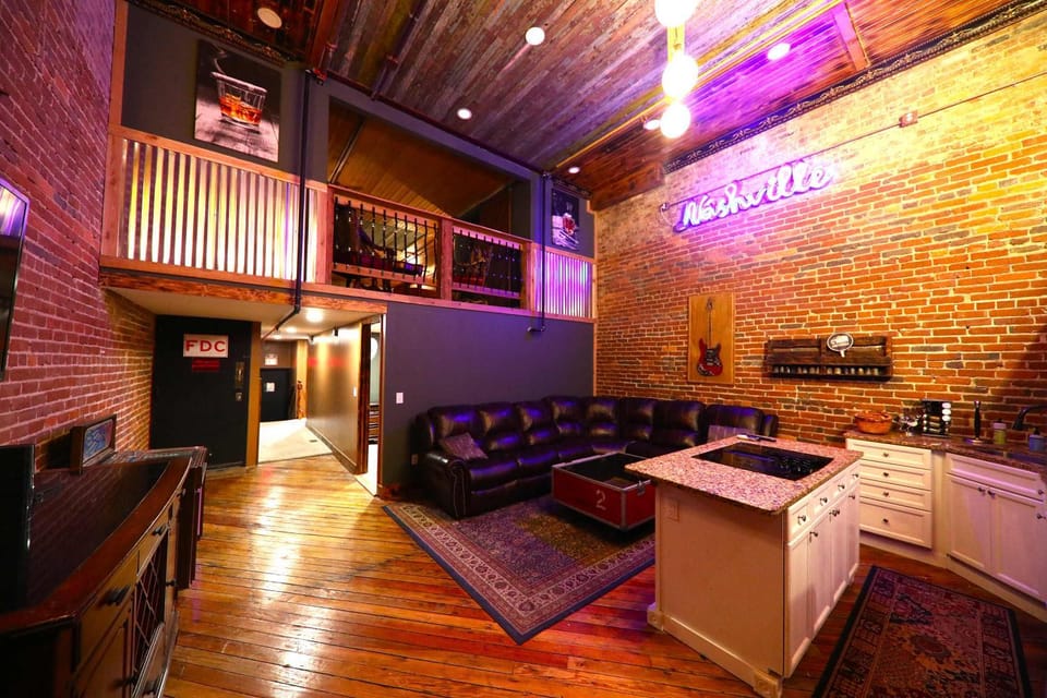 Rockstar Penthouse Speakeasy - Massive by Broadway House in East Nashville