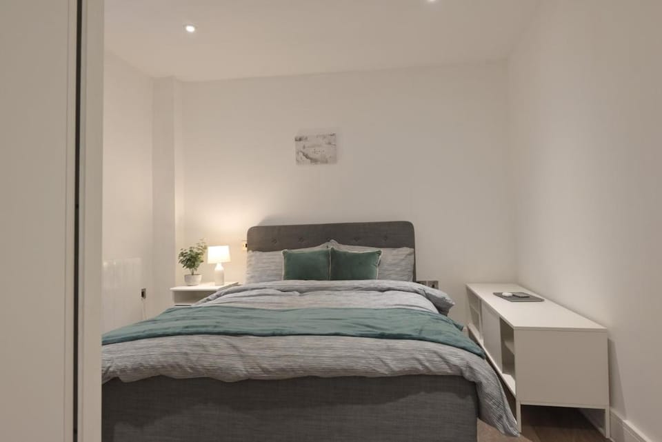 Apt Croydon, 1 Min walk to Train Apartment in Croydon