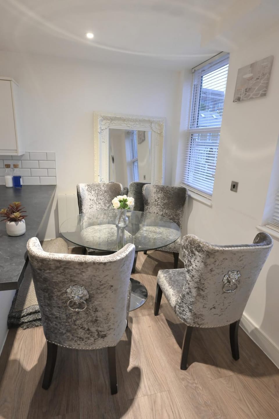 Apt Croydon, 1 Min walk to Train Apartment in Croydon