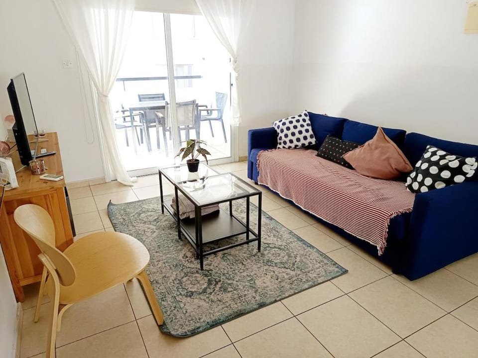 City Center Walking to the Beach 2 Bedrooms Apartment in Larnaca
