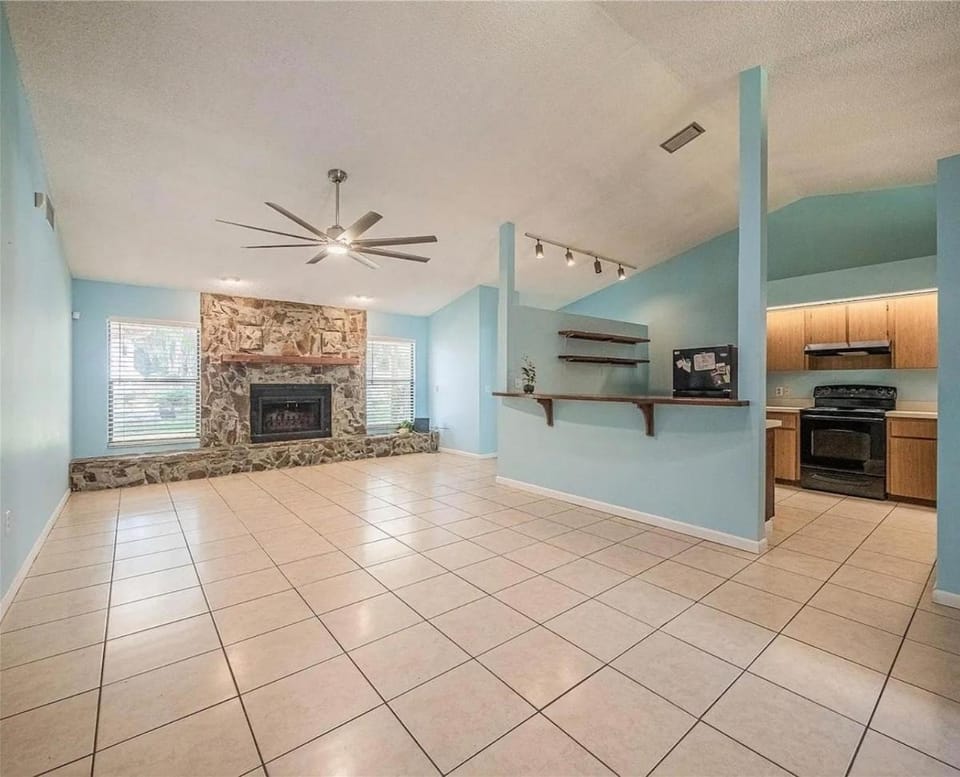 Charming Mulberry Home Sunroom BackYard Near Orlando House in Polk County