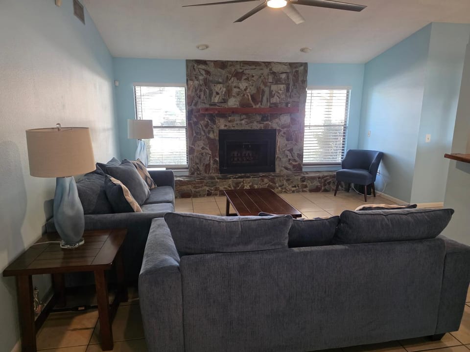 Charming Mulberry Home Sunroom BackYard Near Orlando House in Polk County