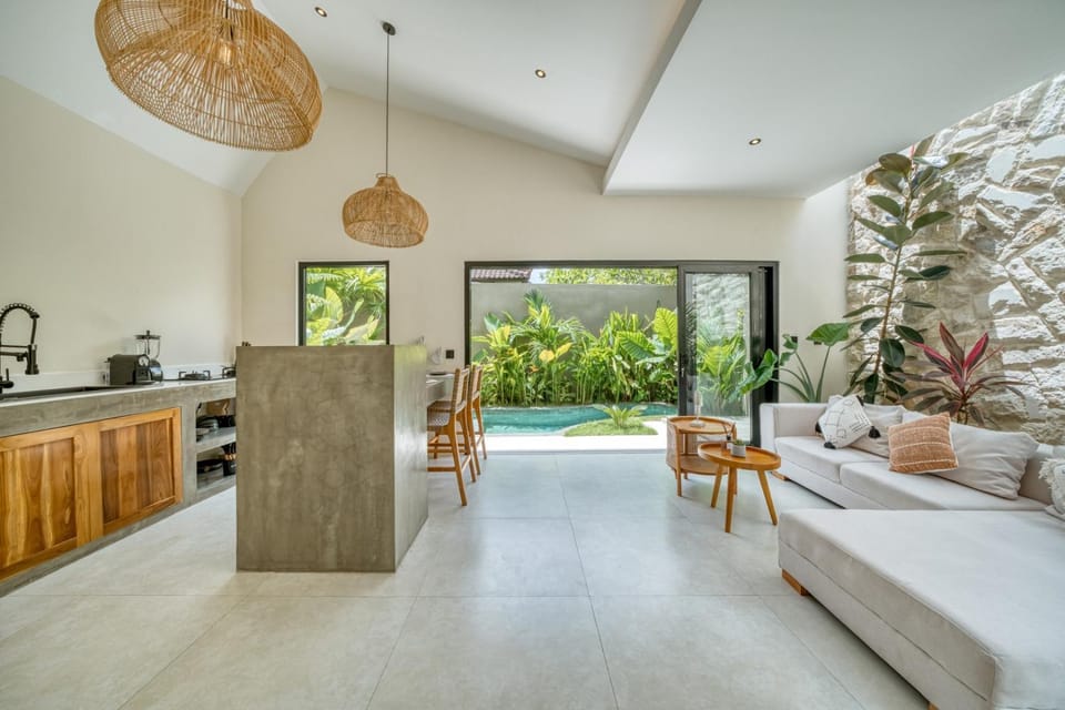 Aesthetic villa with Private Pool & Bathtub, Uluwatu Villa in Bali