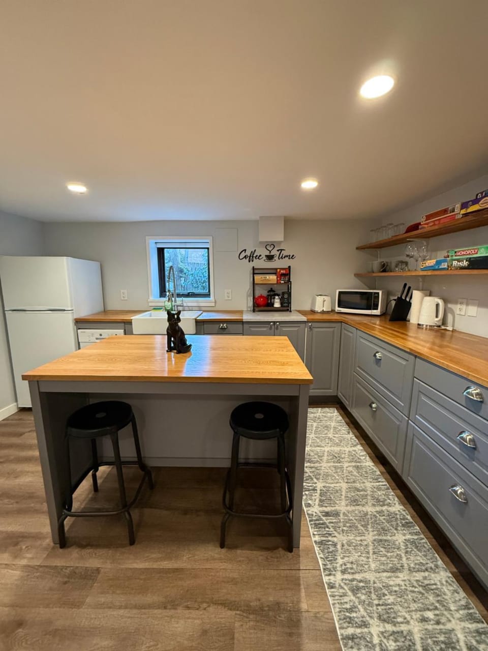 Game Room, Coffee/tea facilities, dishwasher, microwave, toaster