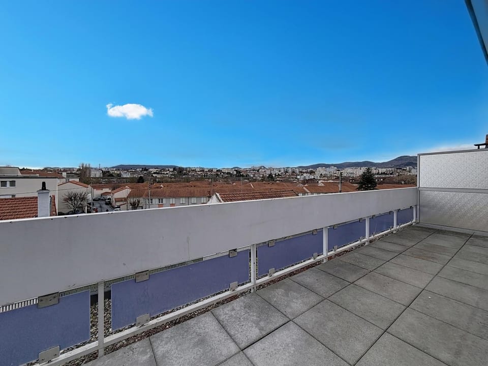 F1 sur Clermont-Fd - Parking CHARTIER Apartment in Clermont-Ferrand