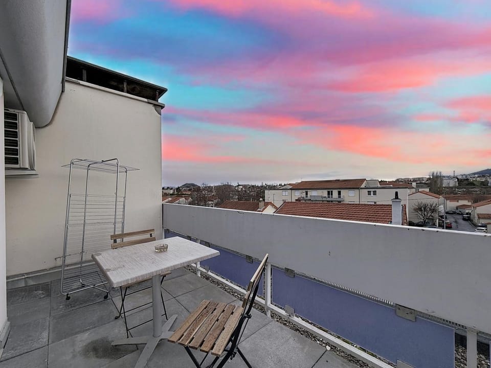 F1 sur Clermont-Fd - Parking CHARTIER Apartment in Clermont-Ferrand