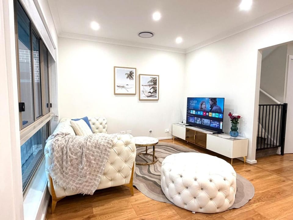 Relaxing 5BR House, 3 Bathrooms, Garden and BBQ House in Sydney
