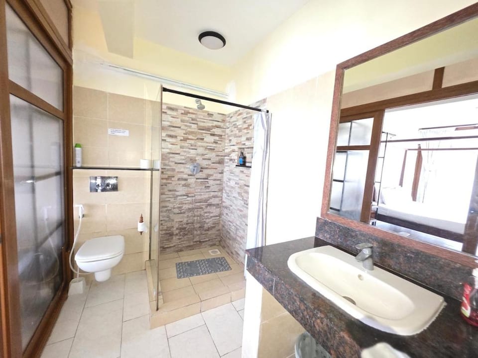 Chic two bedroom Beachfront apartment 5th floor Apartment in Diani Beach